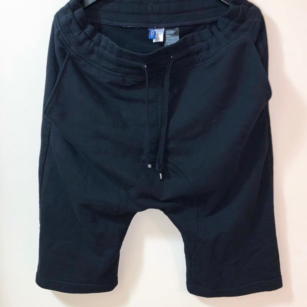 H&M (divided) drop crotch short